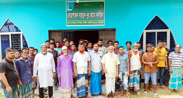নোয়াপাতন বায়তুন নুর জামে মসজিদের ভূমি উদ্ধারের দাবীতে মানববন্ধন